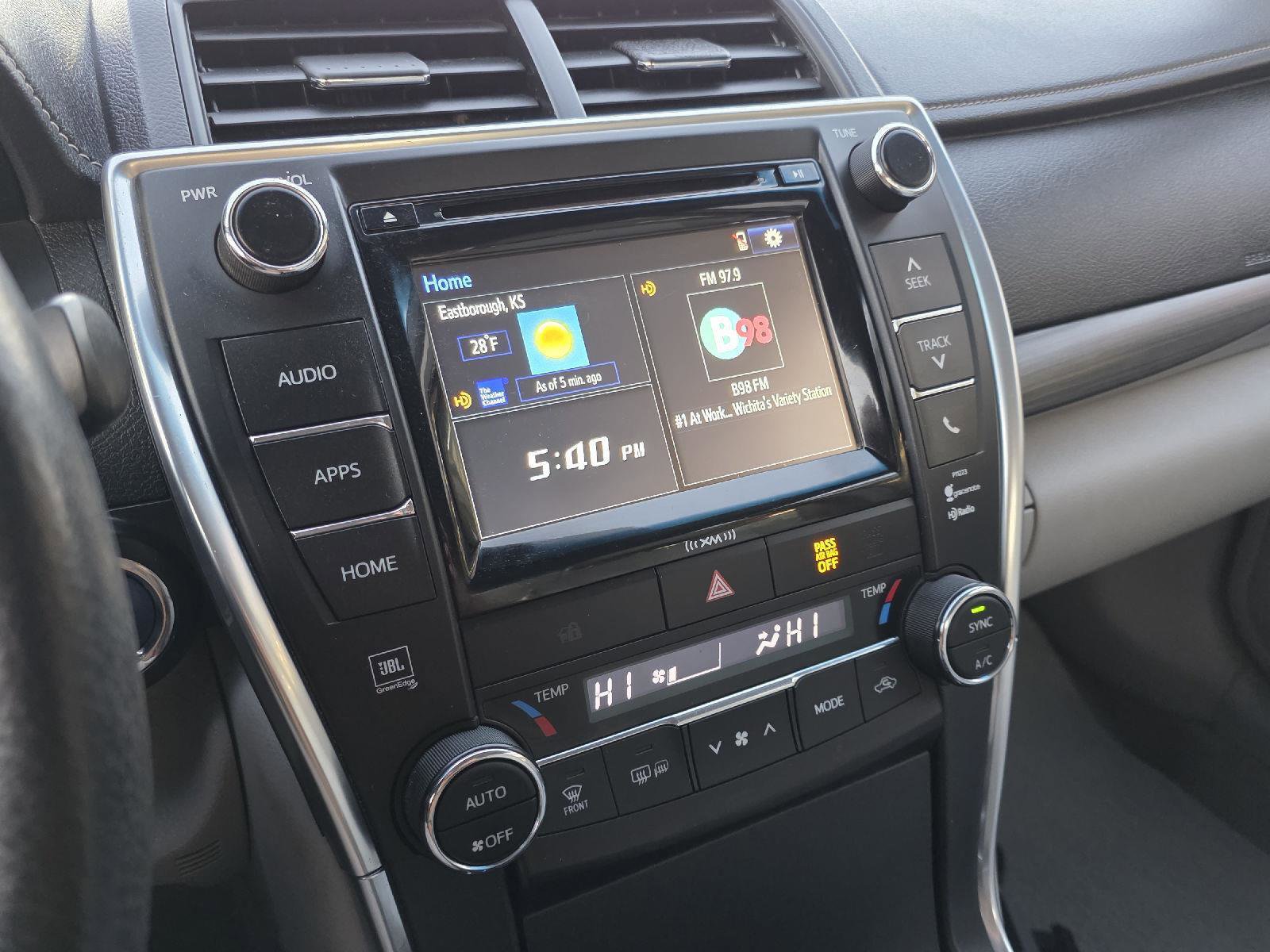 Used 2017 Toyota Camry XLE image 19