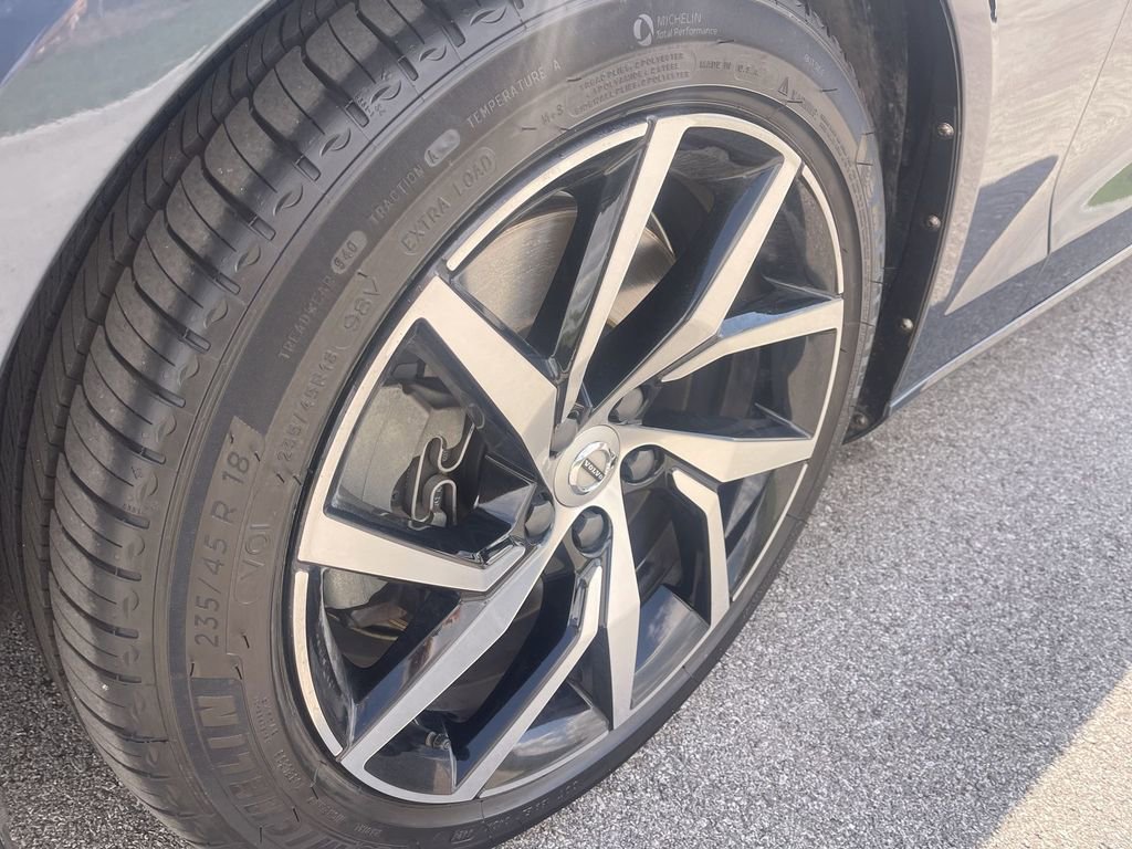 Used 2019 Volvo S60 T6 Momentum w/ Multimedia Package AWD/4WD image 11