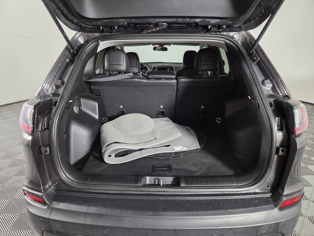 Used 2019 Jeep Cherokee Latitude Plus FWD image 27