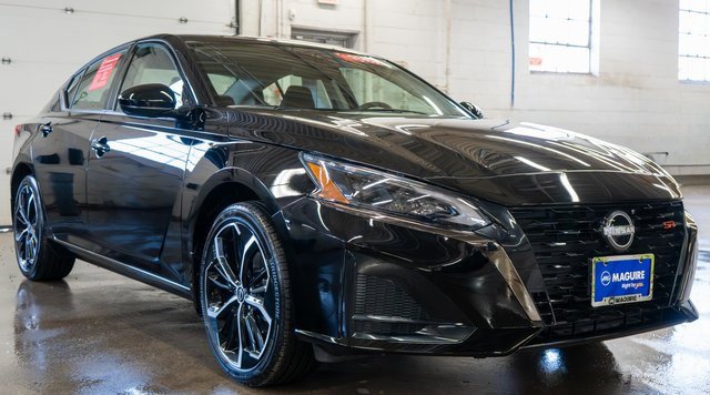 Certified 2025 Nissan Altima 2.5 SR image 4