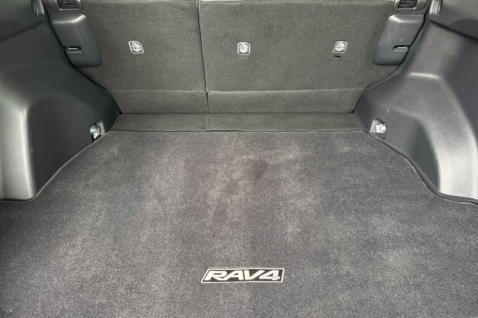 Certified 2021 Toyota RAV4 LE w/ Carpet Mat Package (TMS) FWD image 13