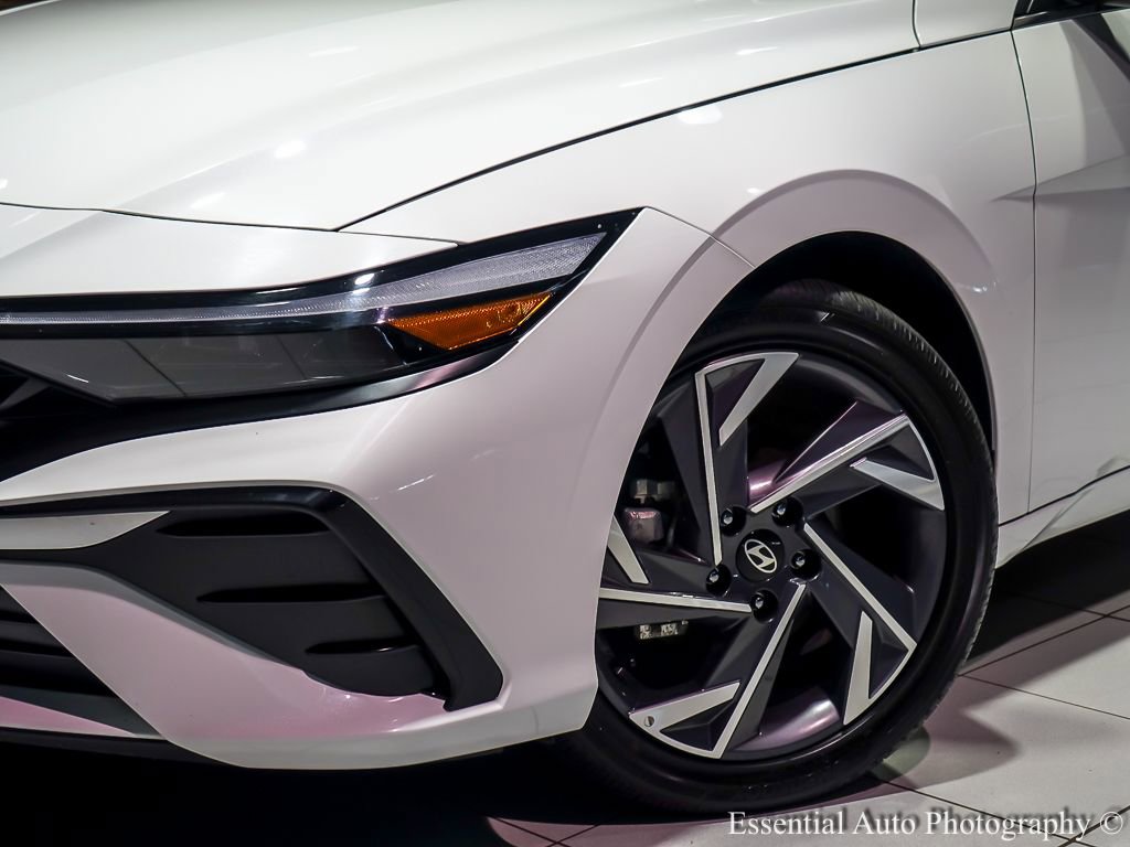 Used 2025 Hyundai Elantra SEL image 8