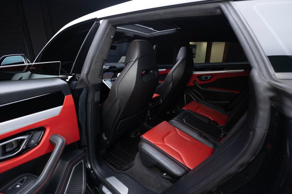 Used 2022 Lamborghini Urus AWD/4WD image 54