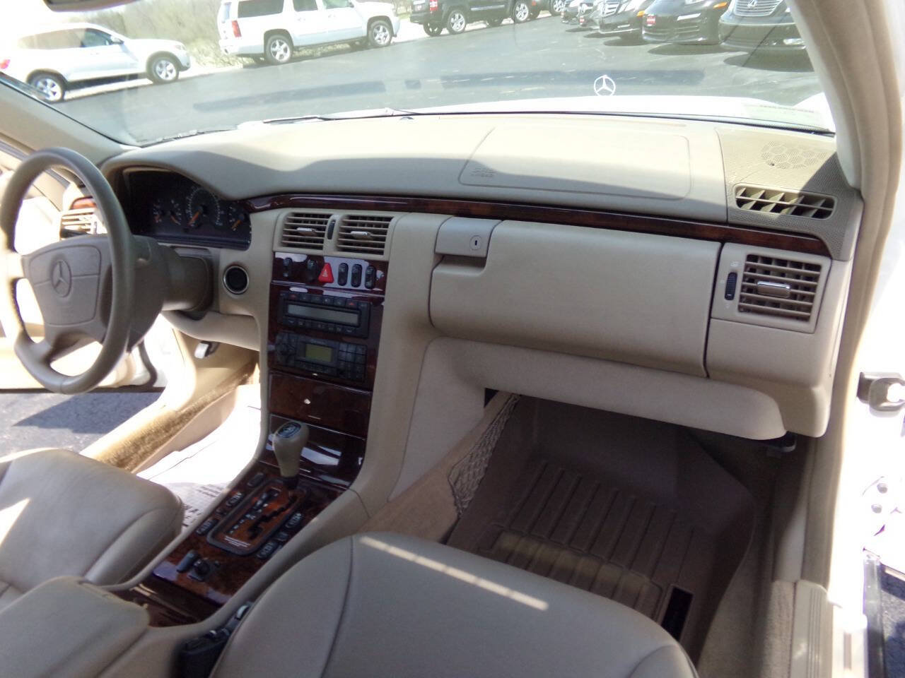Used 1999 Mercedes-Benz E 320 Sedan w/ X2 Opt Pkg image 26