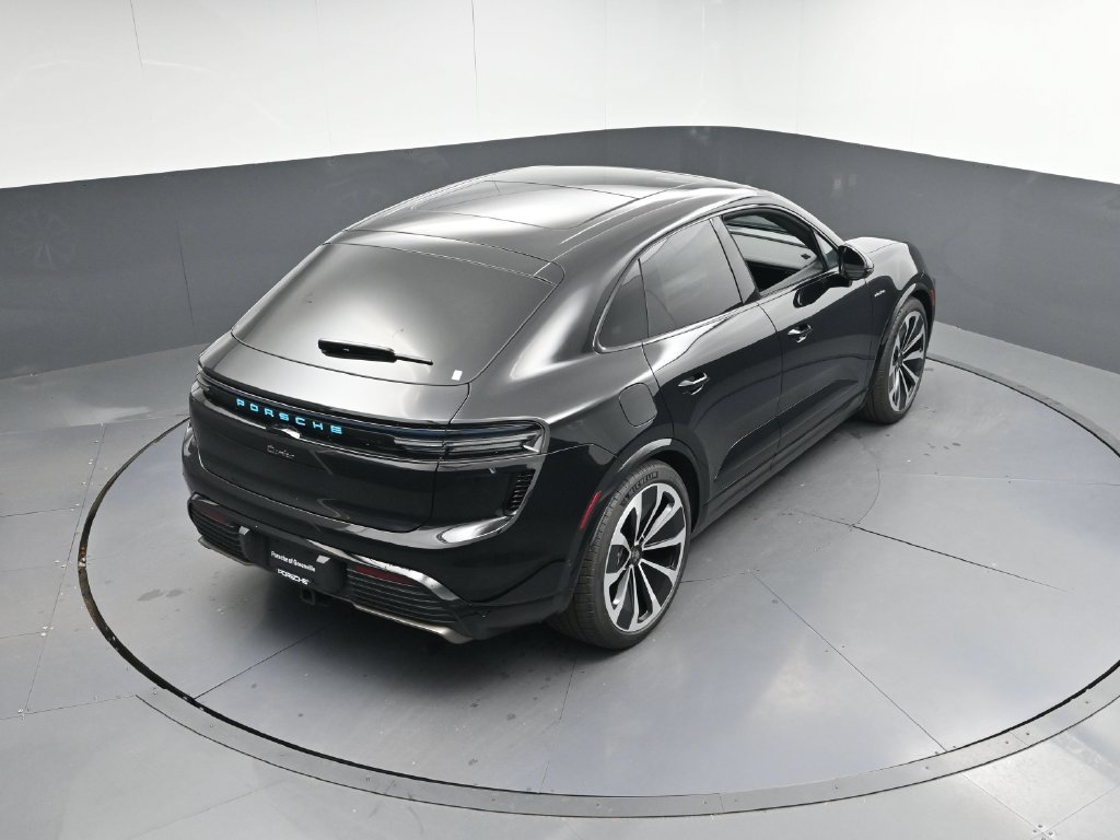Certified 2025 Porsche Macan Turbo Electric AWD/4WD image 38