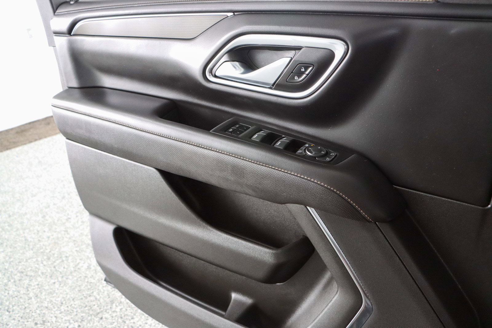 Used 2023 GMC Yukon AT4 w/ AT4 Premium Package AWD/4WD image 25