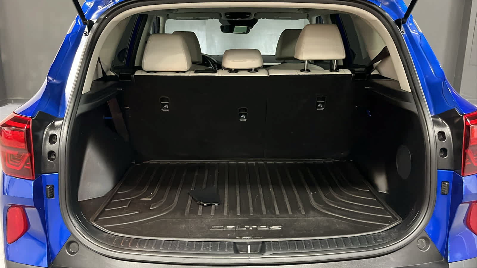 Used 2021 Kia Seltos SX w/ SX Sunroof Package AWD/4WD image 30