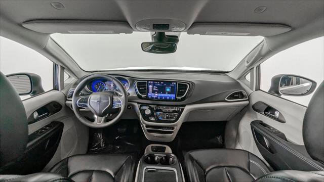 Used 2023 Chrysler Pacifica Touring-L FWD image 26