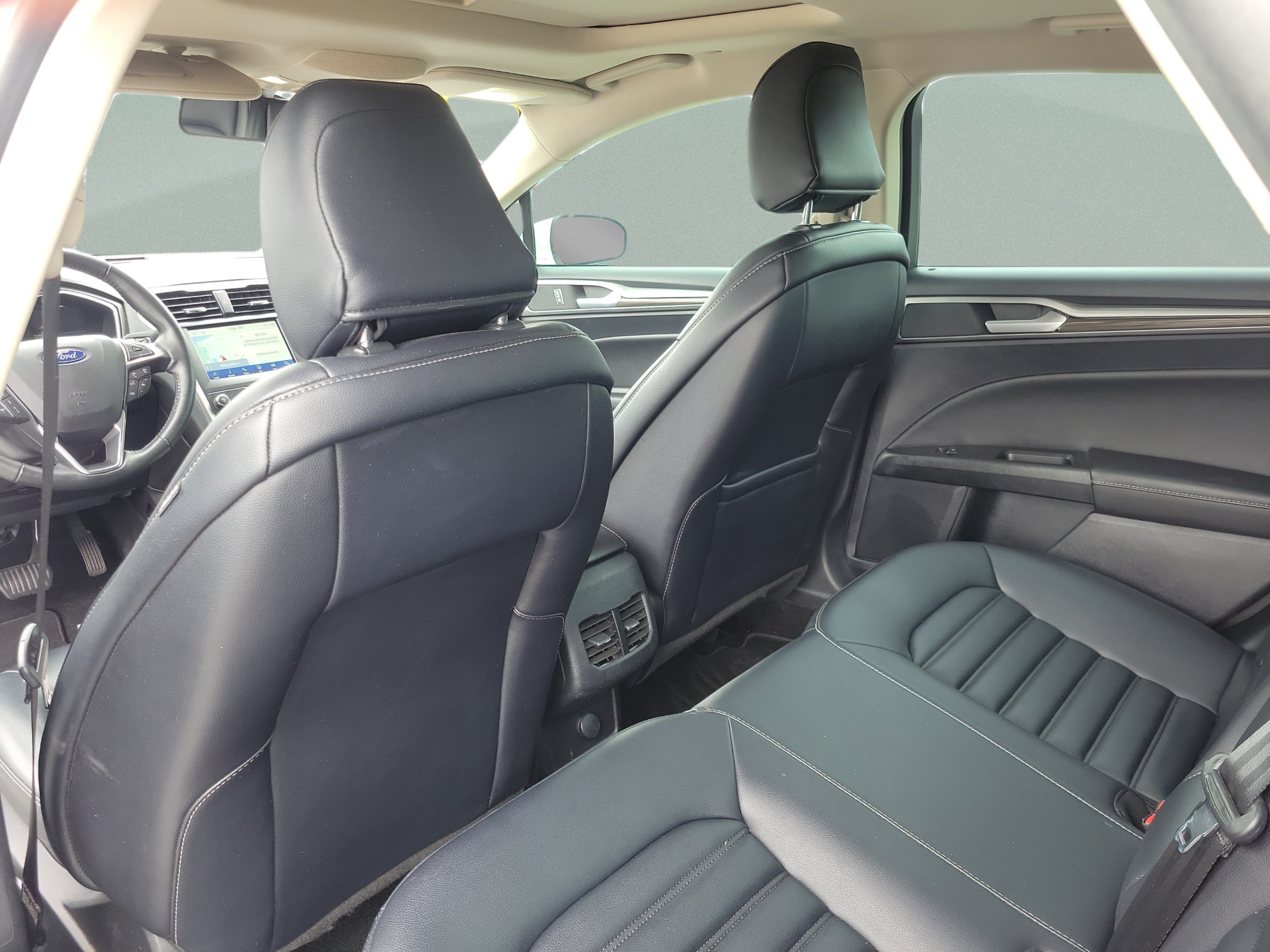 Used 2020 Ford Fusion SEL FWD image 12
