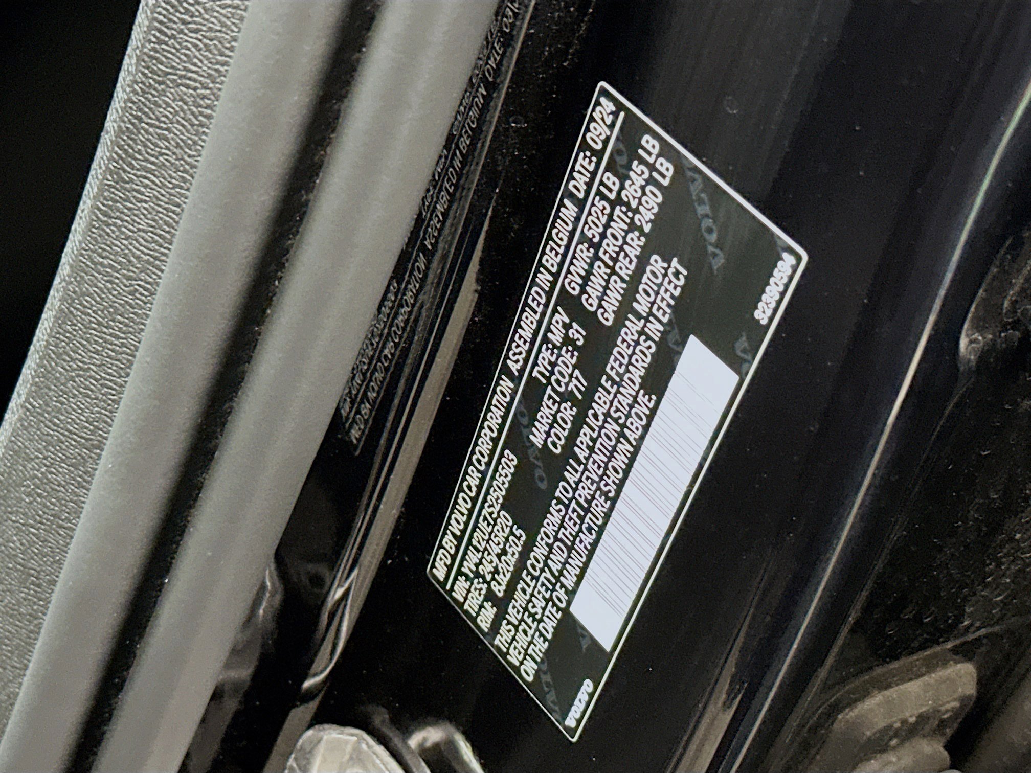 Used 2025 Volvo XC40 B5 Plus image 12