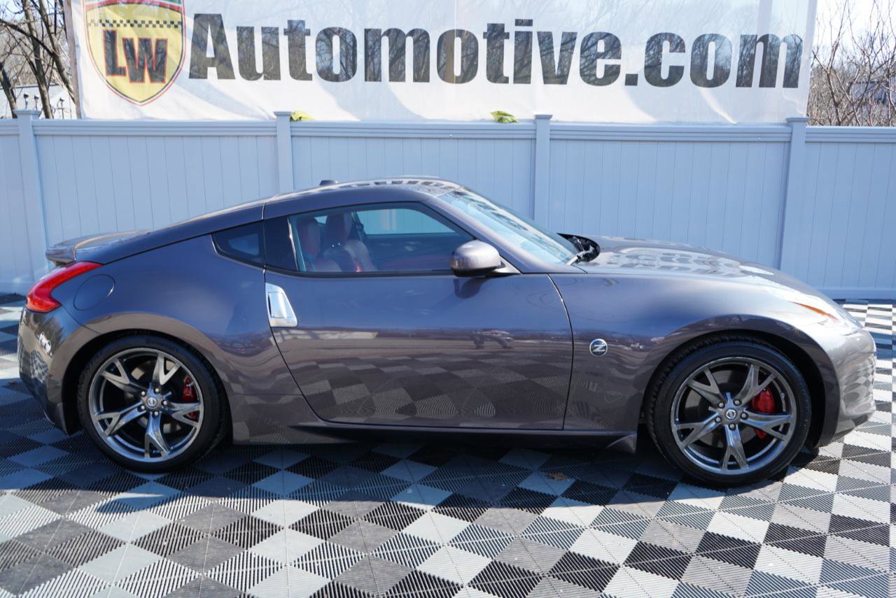 Used 2010 Nissan 370Z Touring w/ Sport Pkg image 4