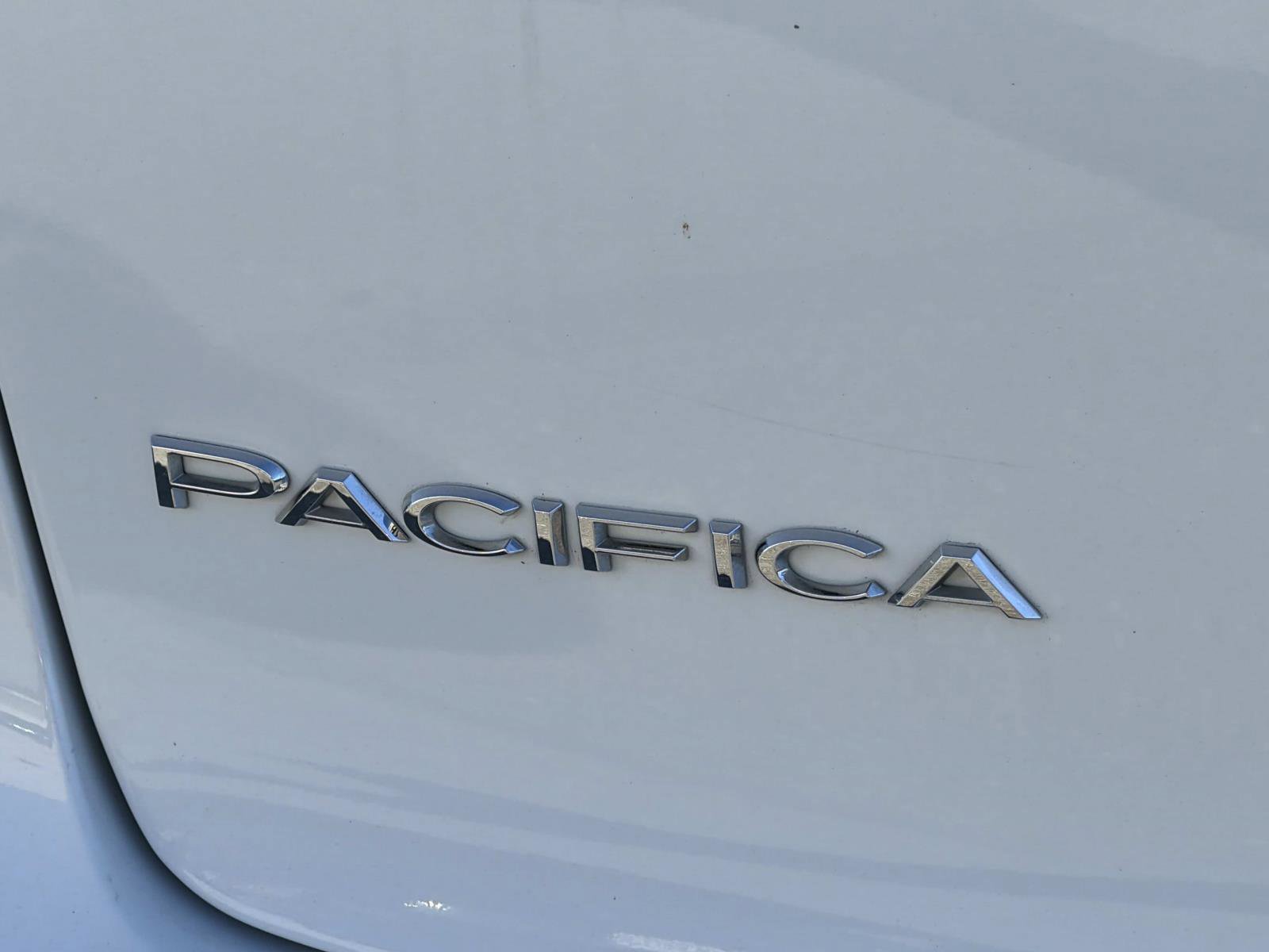 Used 2023 Chrysler Pacifica Touring-L image 23