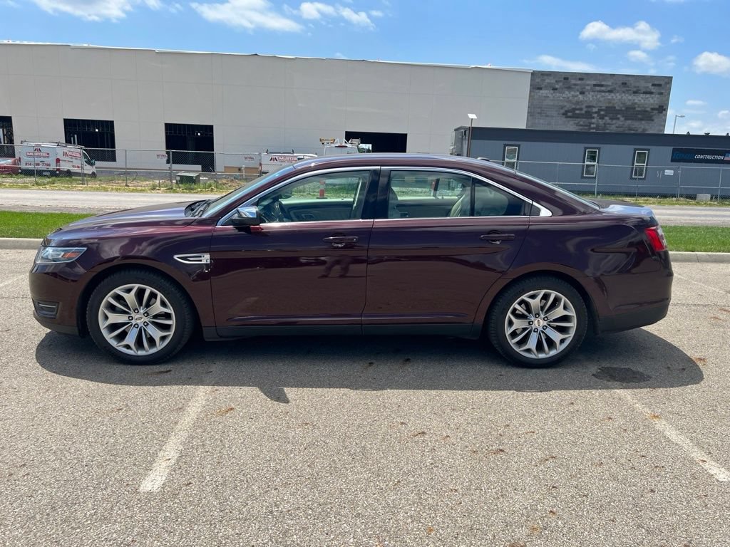Used 2018 Ford Taurus Limited FWD image 3