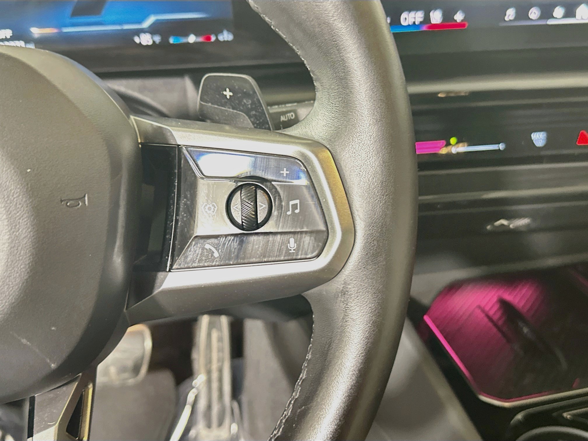 Used 2025 BMW 530i w/ M Sport Package RWD image 17