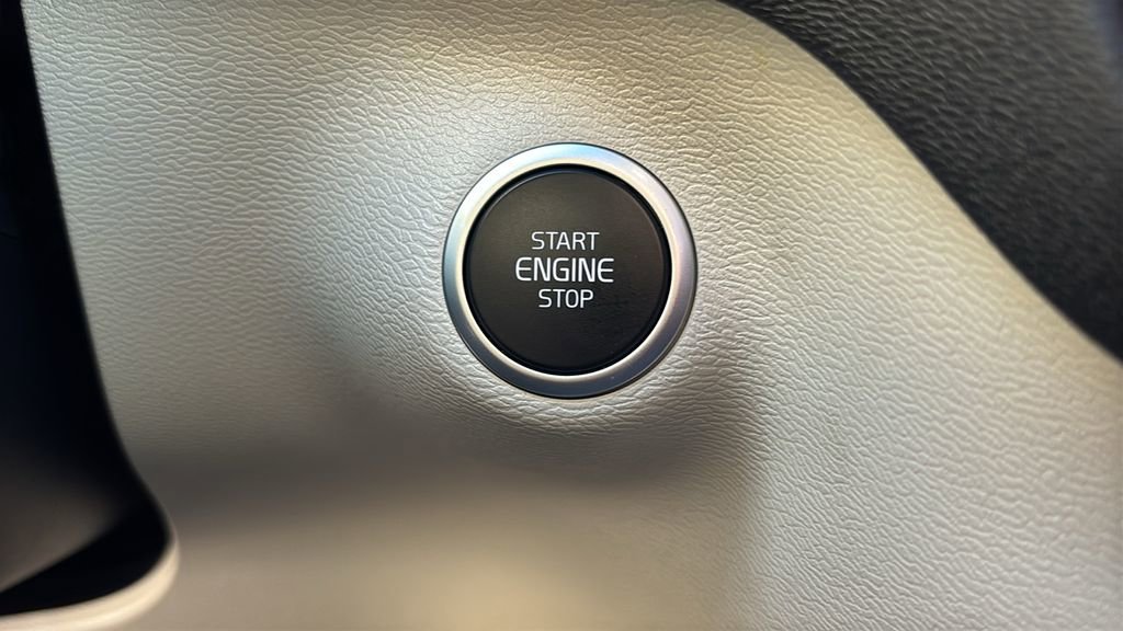 Certified 2024 Volvo XC40 B5 Ultimate w/ Climate Package image 14