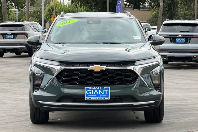 Used 2025 Chevrolet Trax LT FWD image 9