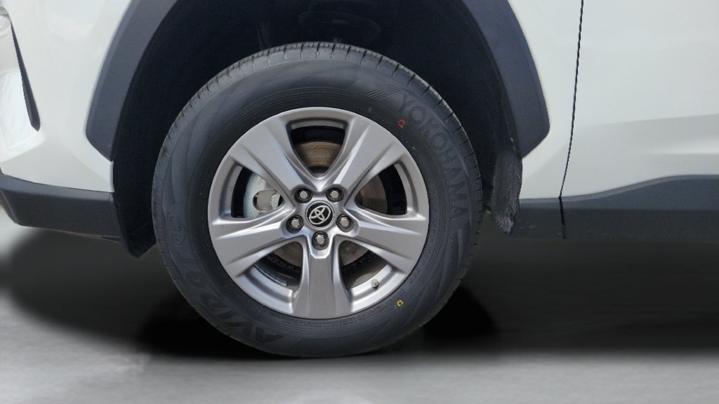 Used 2022 Toyota RAV4 LE AWD/4WD image 33