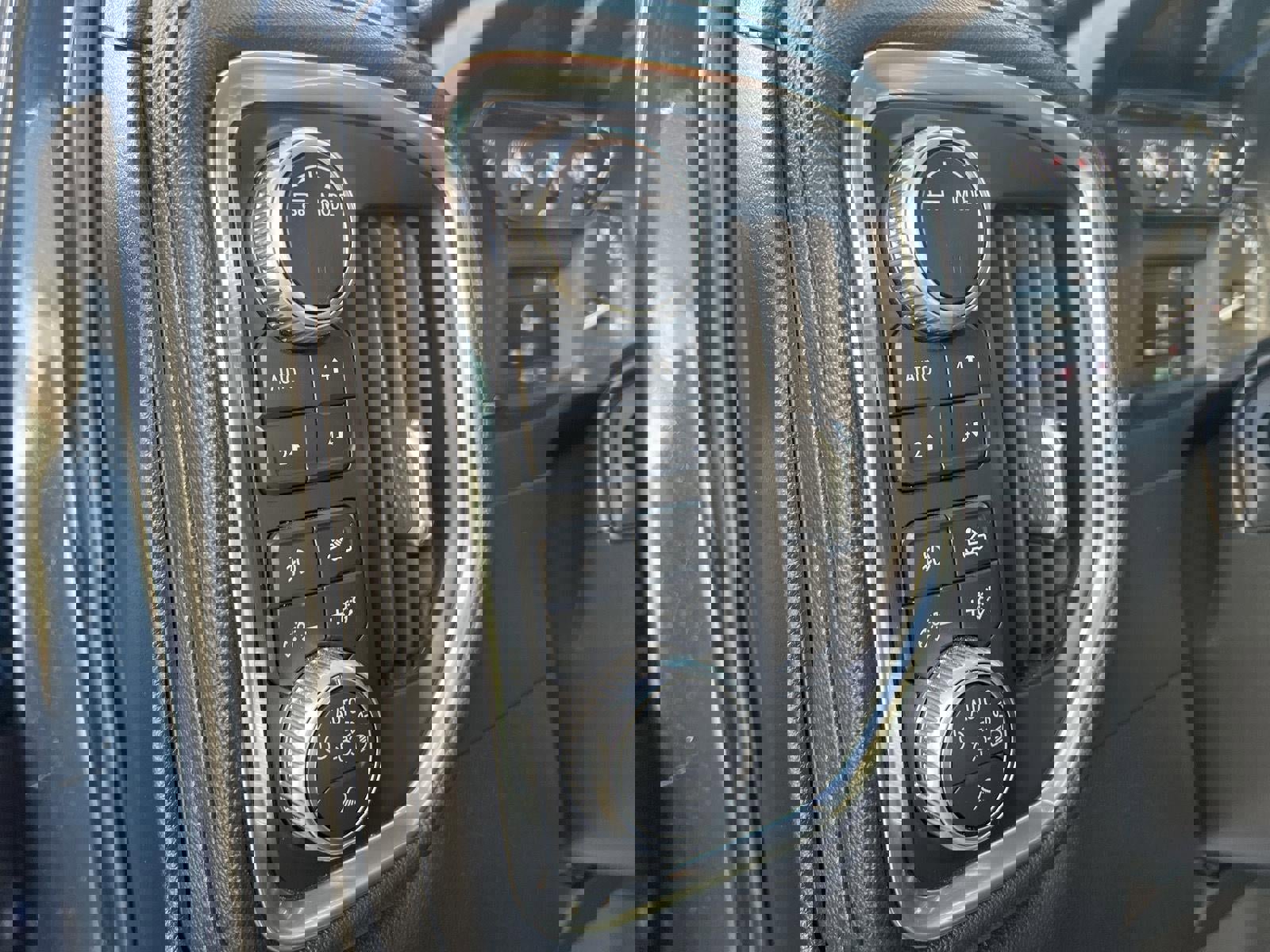 Used 2020 GMC Sierra 3500 SLT w/ SLT Convenience Package image 17