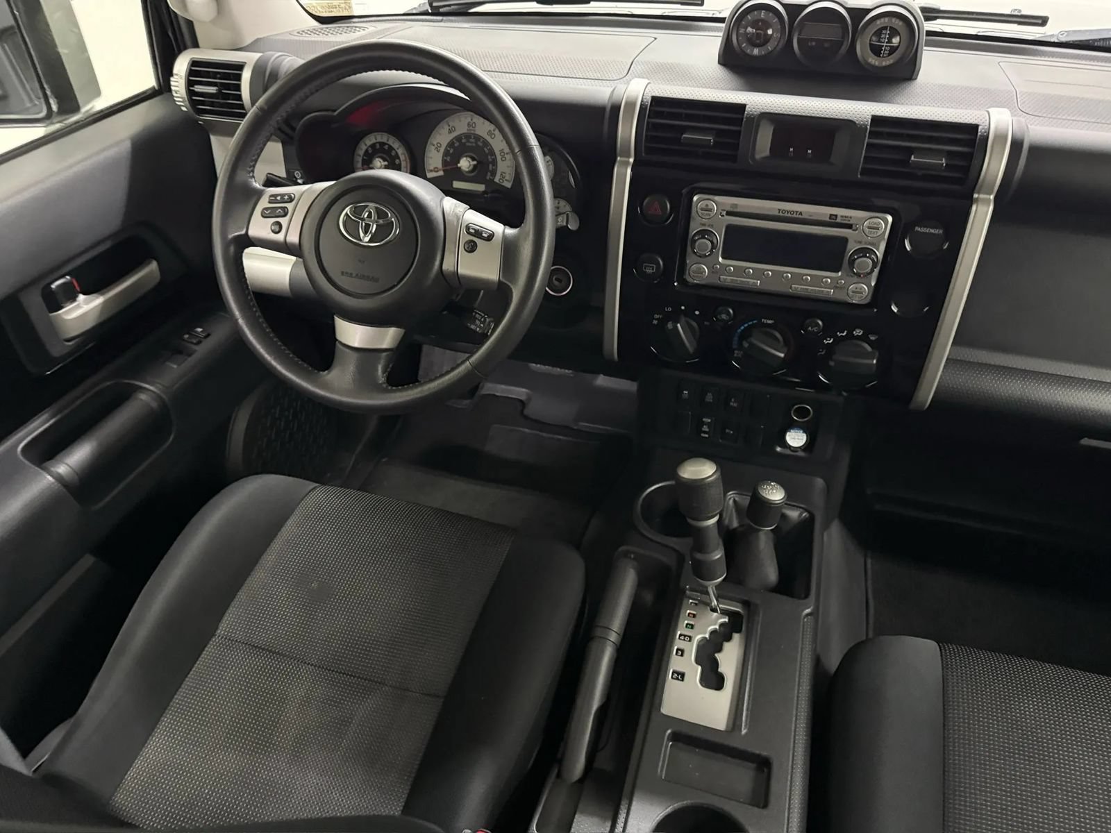 Used 2014 Toyota FJ Cruiser 4WD w/ Upgrade Package image 10