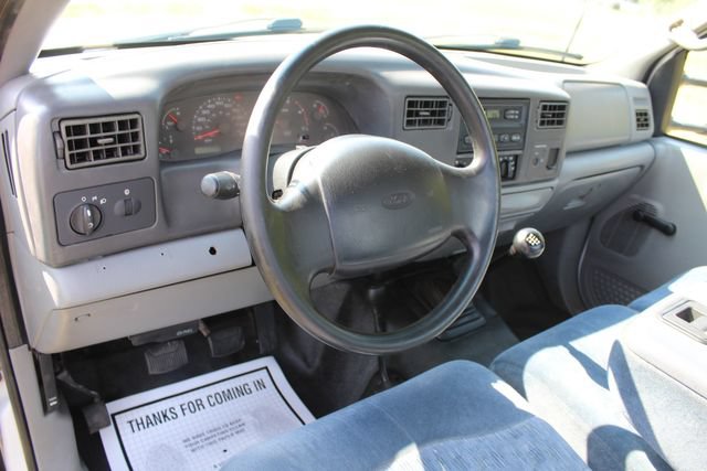 Used 2002 Ford F550 4x4 Regular Cab Super Duty image 10