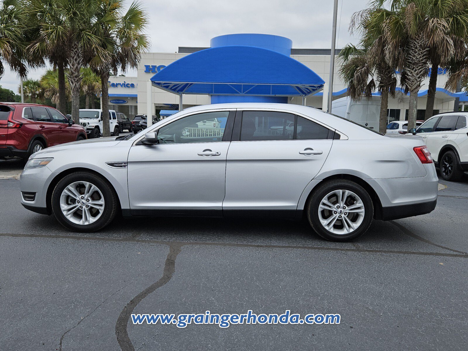 Used 2016 Ford Taurus SEL w/ Equipment Group 201A FWD image 2