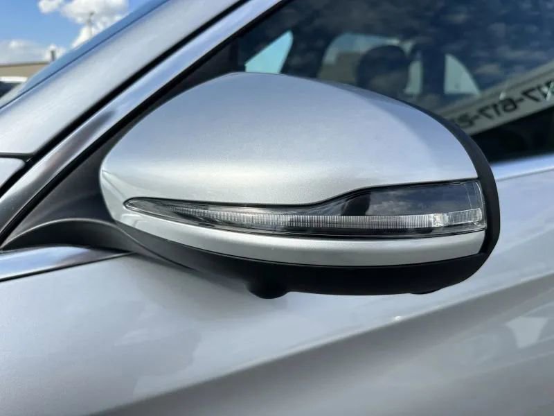 Used 2019 Mercedes-Benz GLC 300 w/ Parking Assistance Package image 10
