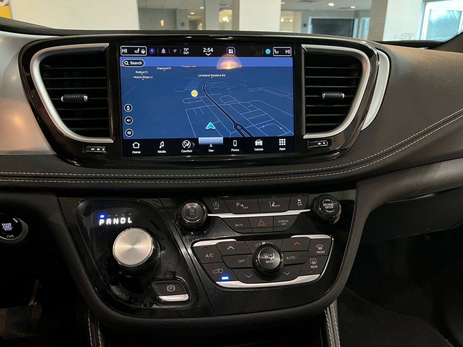 Used 2025 Chrysler Pacifica Limited image 17