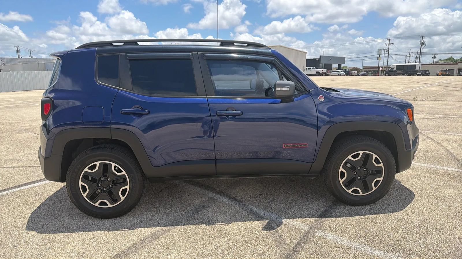 Used 2016 Jeep Renegade Trailhawk w/ Premium Trailhawk Package AWD/4WD image 6