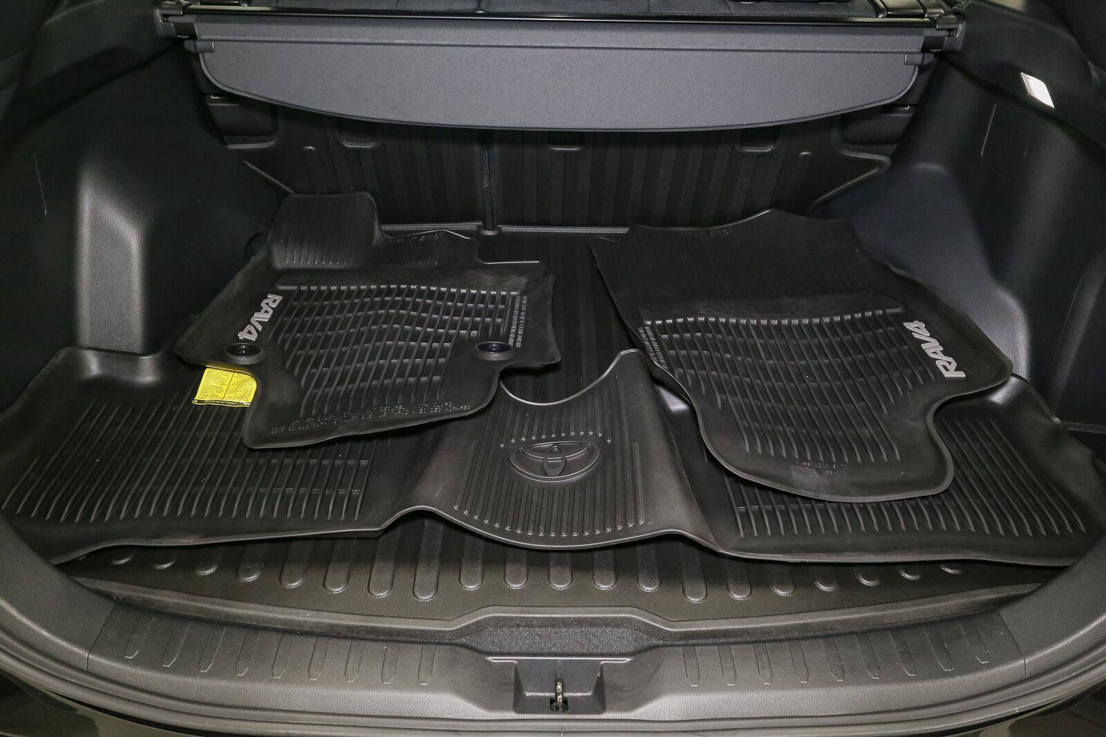 Used 2025 Toyota RAV4 SE AWD/4WD image 12