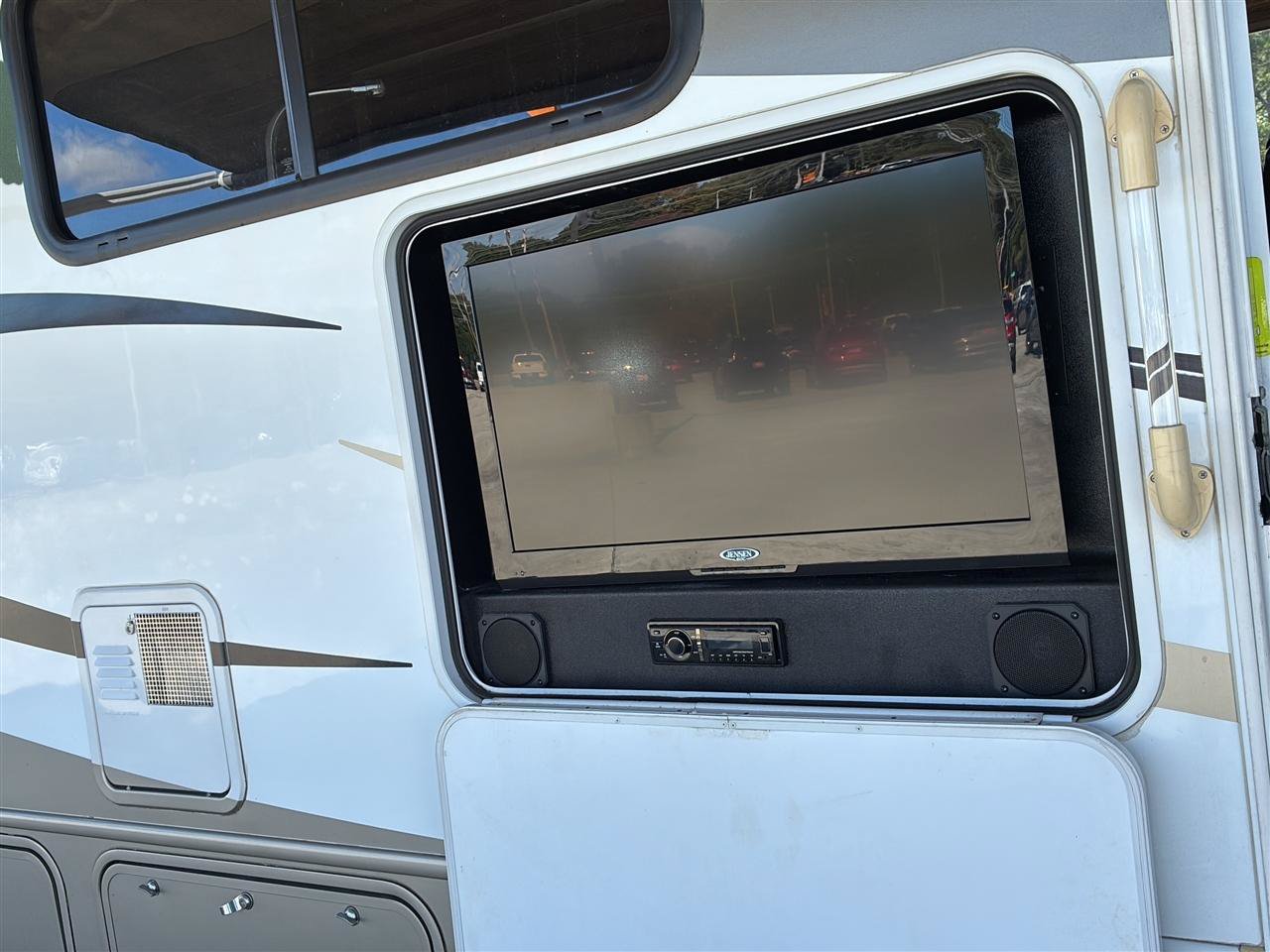 Used 2014 Ford E-450 and Econoline 450 Super Duty w/ Motorhome Prep Package RWD image 10