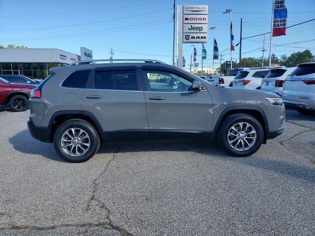 Used 2019 Jeep Cherokee Latitude Plus w/ Cold Weather Group AWD/4WD image 2