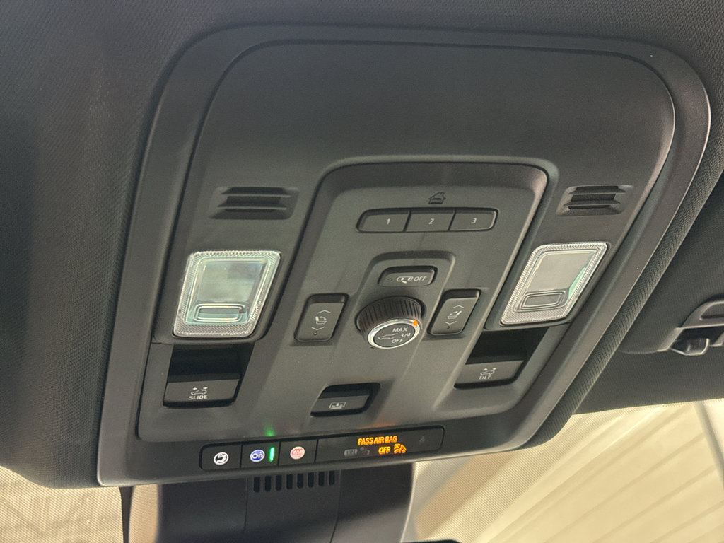 Used 2024 Chevrolet Suburban Z71 w/ Luxury Package AWD/4WD image 38