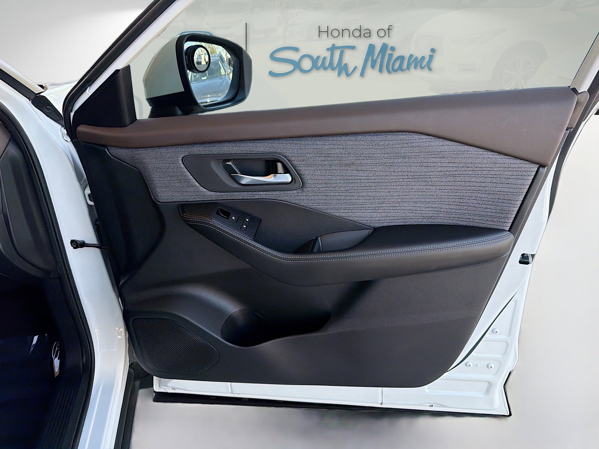 Used 2023 Nissan Rogue SV image 33