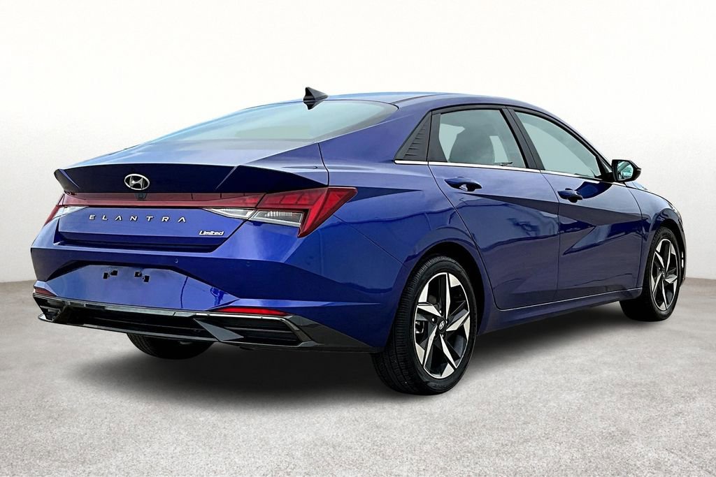 Used 2023 Hyundai Elantra Limited w/ Cargo Package FWD image 2