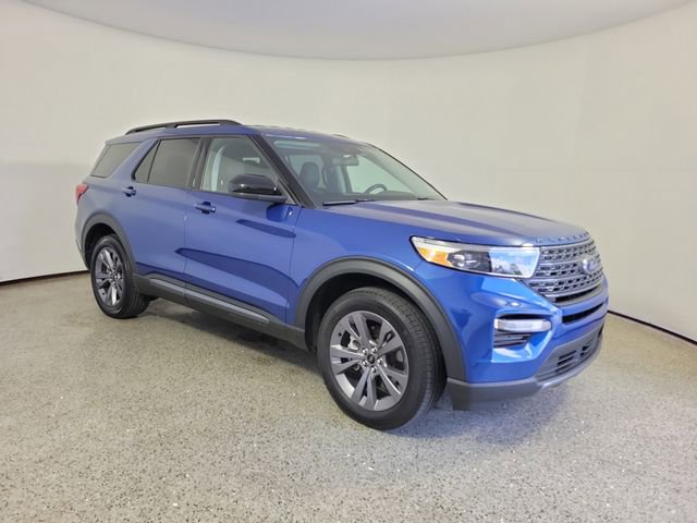 Used 2022 Ford Explorer XLT w/ Equipment Group 202A image 4