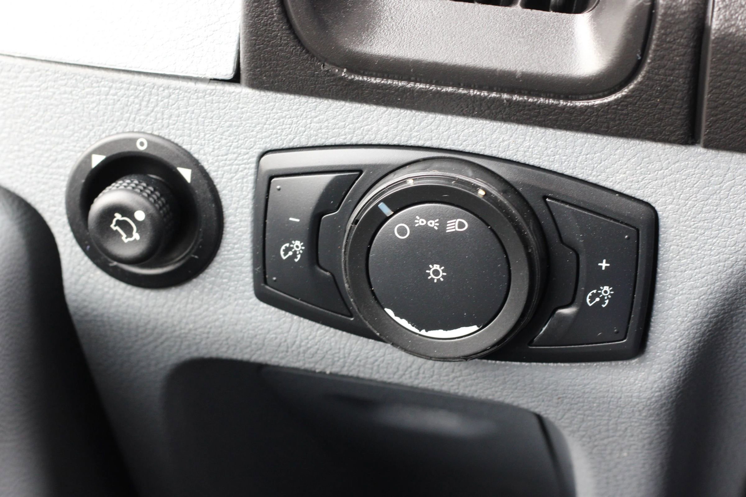 Used 2019 Ford Transit 250 148 Medium Roof image 18