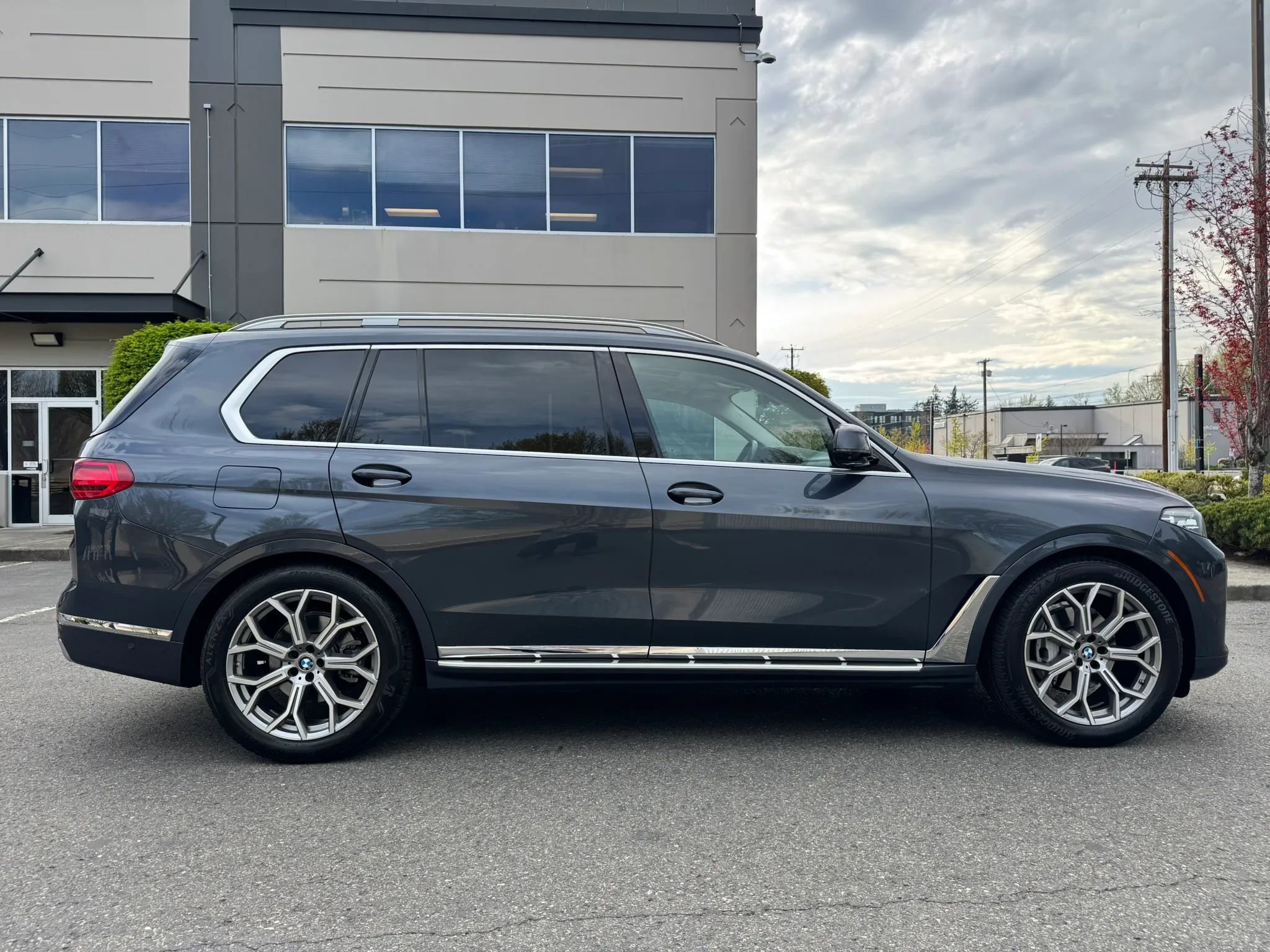 Used 2022 BMW X7 xDrive40i w/ Premium Package image 12