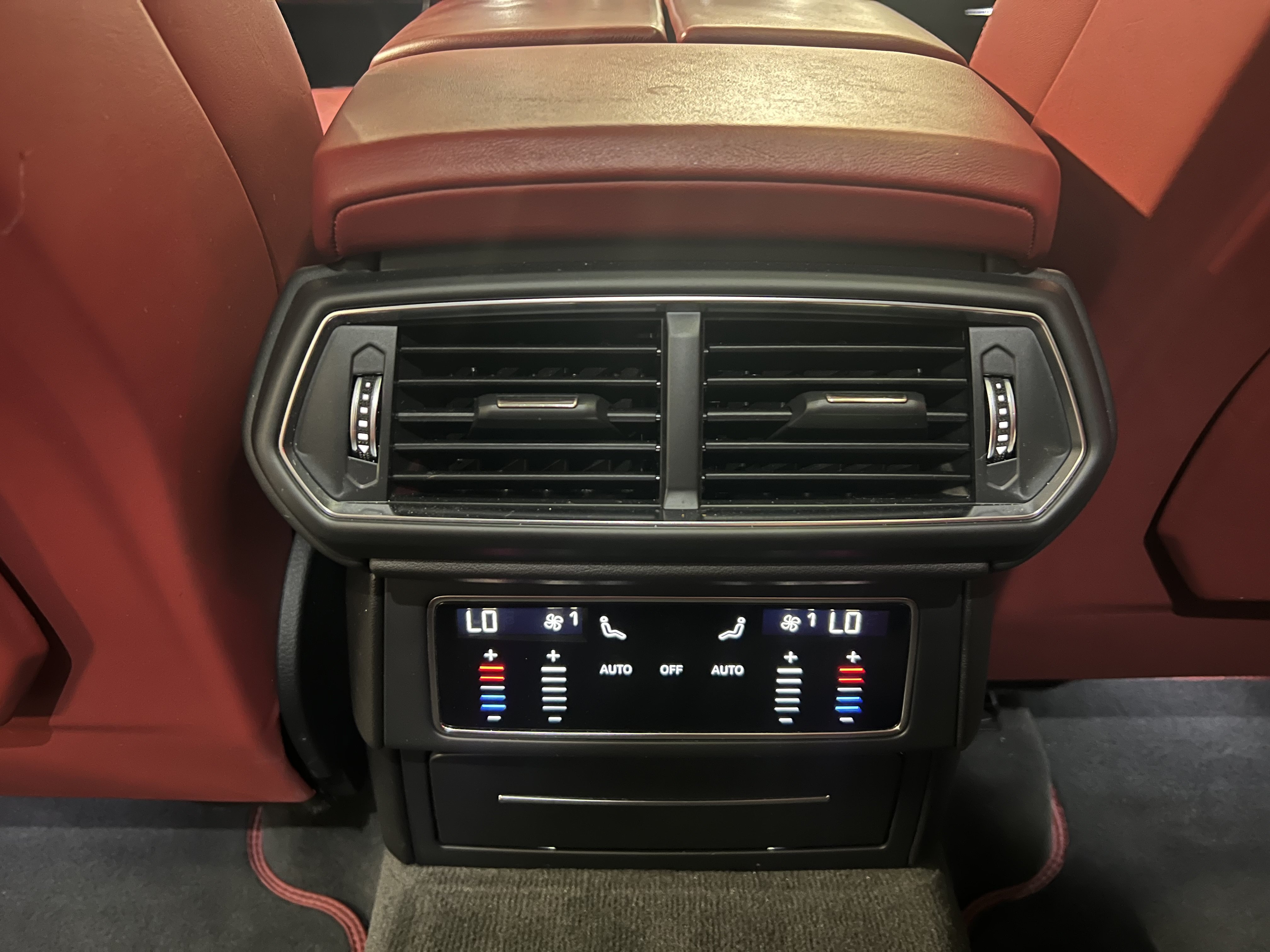 Used 2019 Lamborghini Urus AWD/4WD image 14