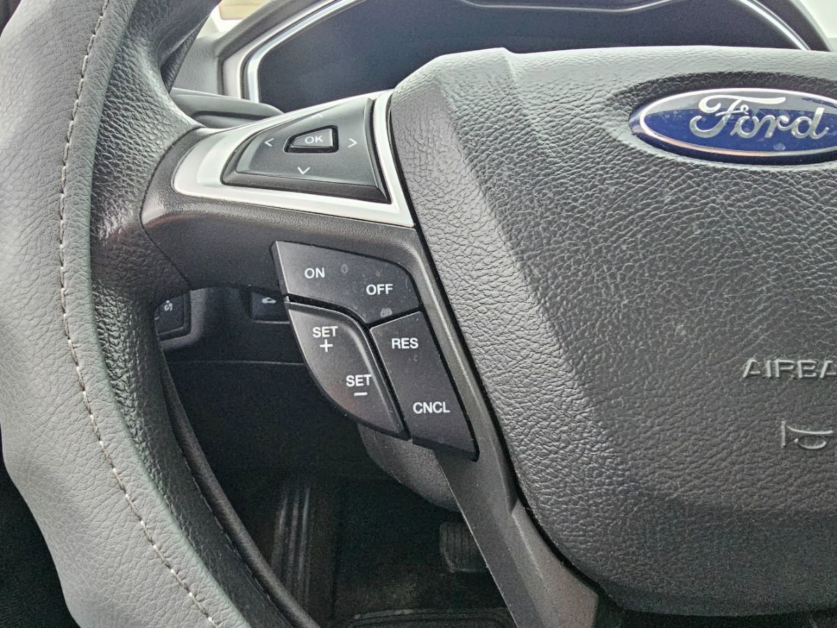 Used 2016 Ford Fusion SE image 32