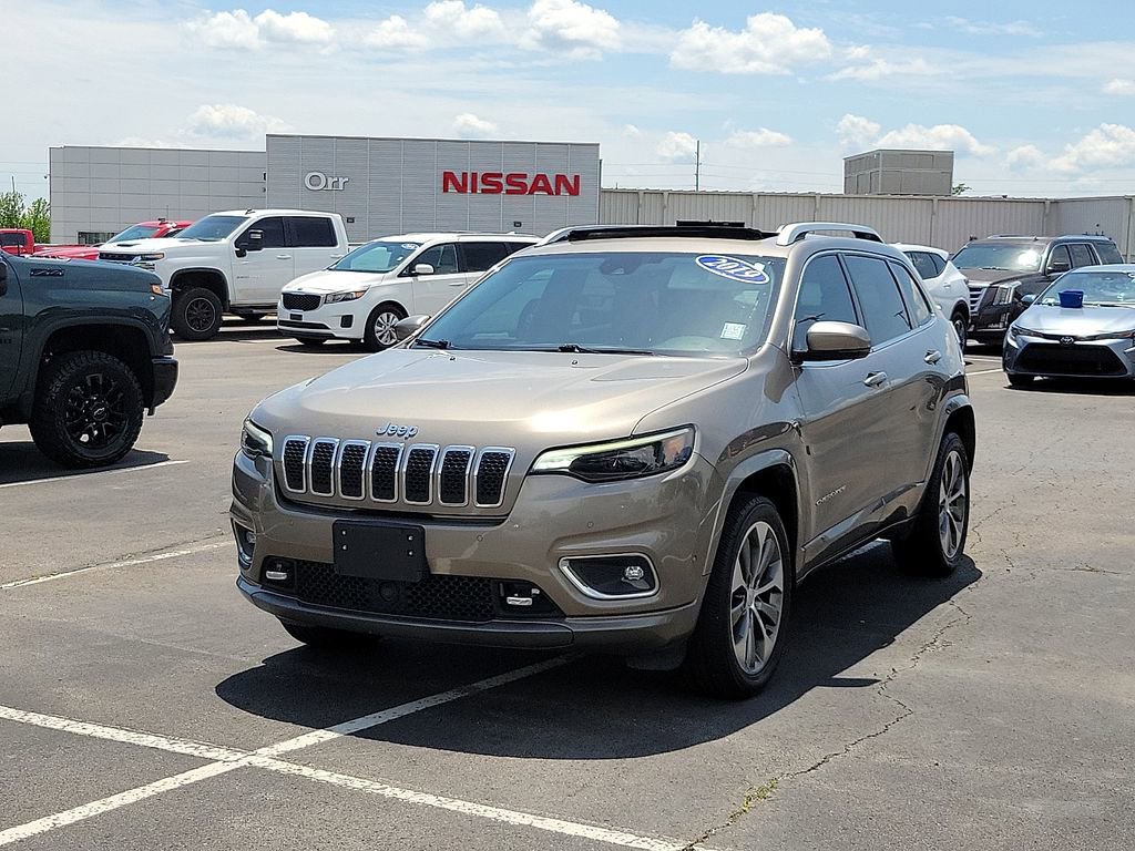 Used 2019 Jeep Cherokee Overland w/ Technology Group AWD/4WD image 2