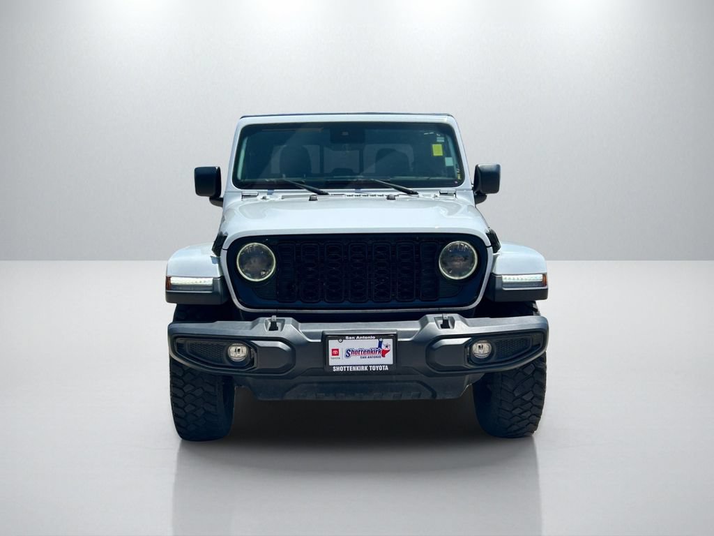 Used 2024 Jeep Gladiator Sport AWD/4WD image 2