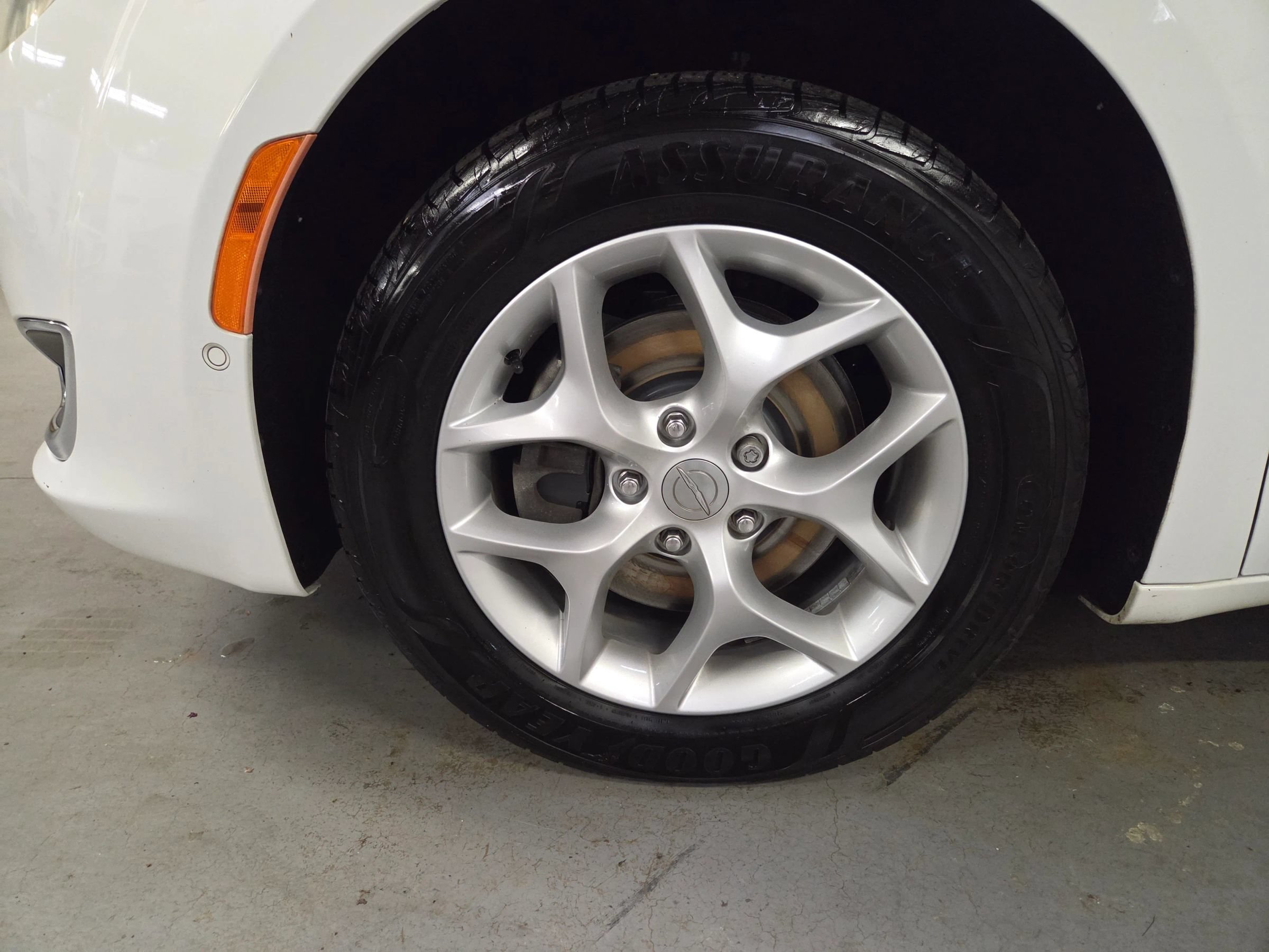 Used 2018 Chrysler Pacifica Touring-L Plus FWD image 13