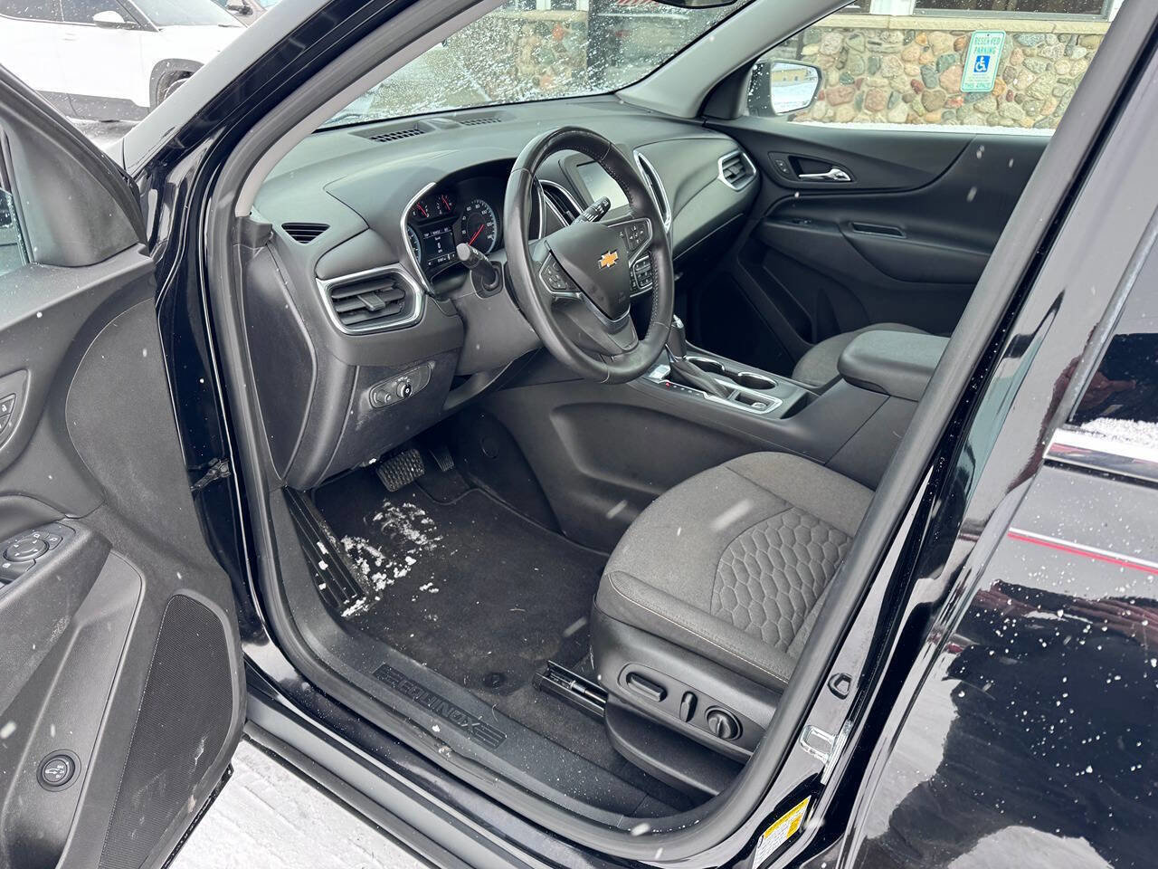 Used 2018 Chevrolet Equinox LT image 18