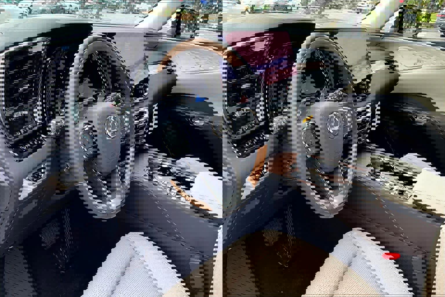 New 2026 Lexus RX 450h AWD image 10