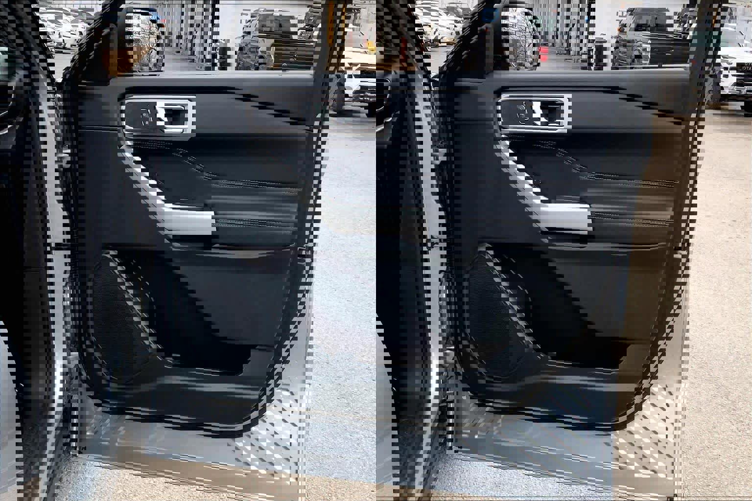 Used 2024 Ford Explorer XLT w/ Equipment Group 202A image 22