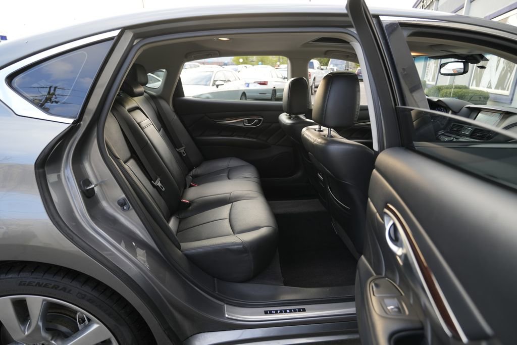 Used 2015 INFINITI Q70 L 3.7 RWD image 36