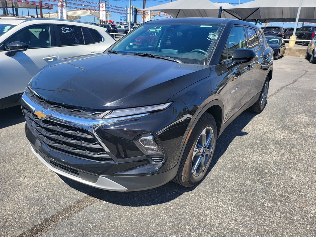 Used 2025 Chevrolet Blazer LT image 1