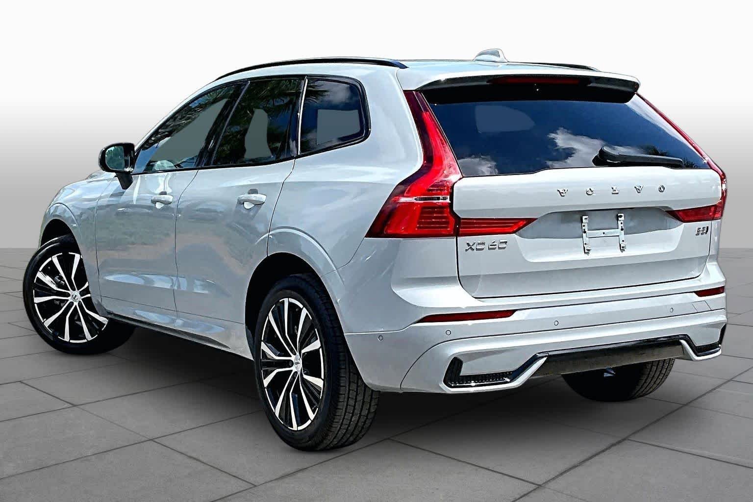 Used 2025 Volvo XC60 B5 Plus AWD/4WD image 12