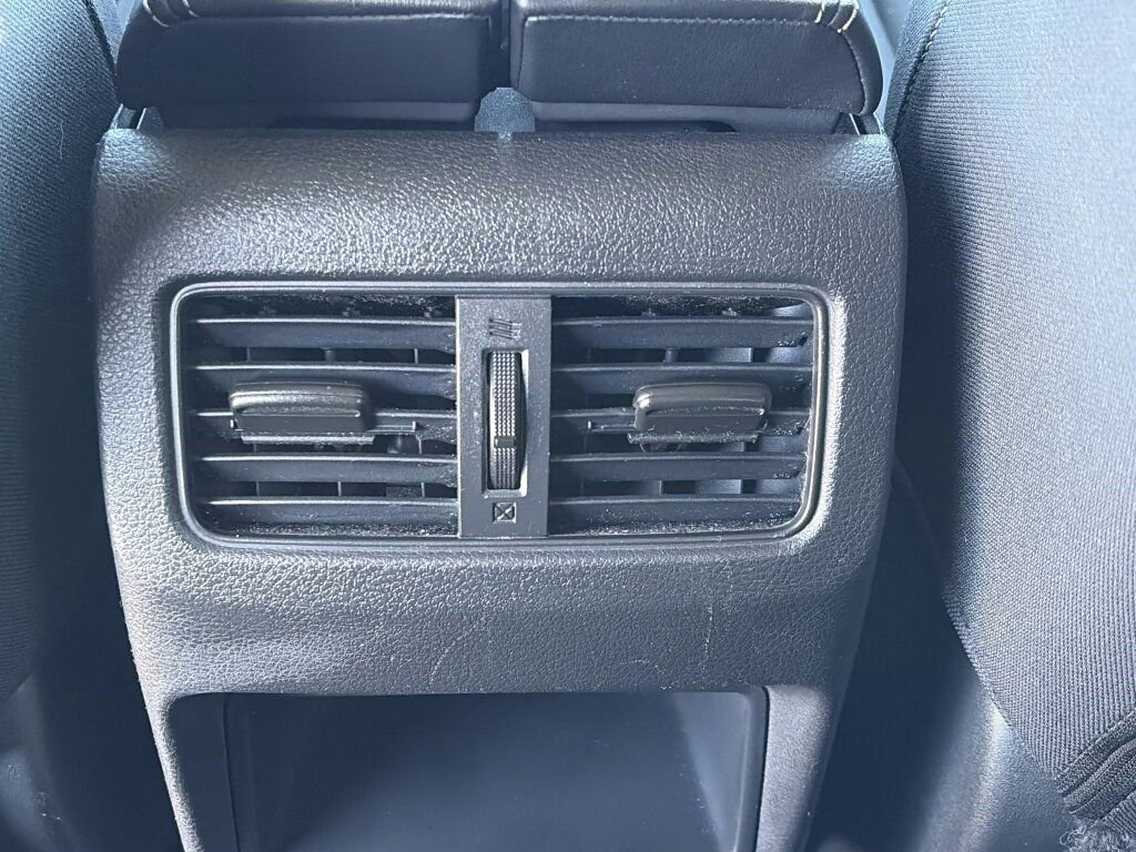 Used 2023 Nissan Rogue S image 28