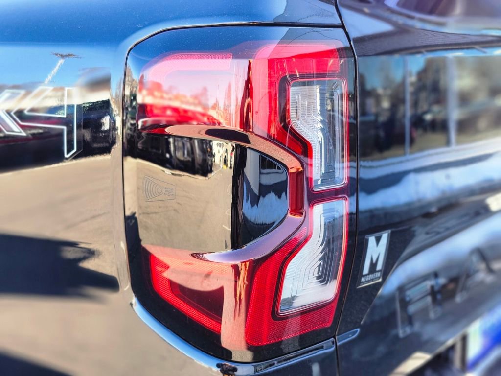New 2025 Ford Ranger XLT w/ Black Appearance Package image 9